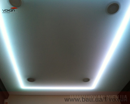 Натяжной потолок с подсветкой